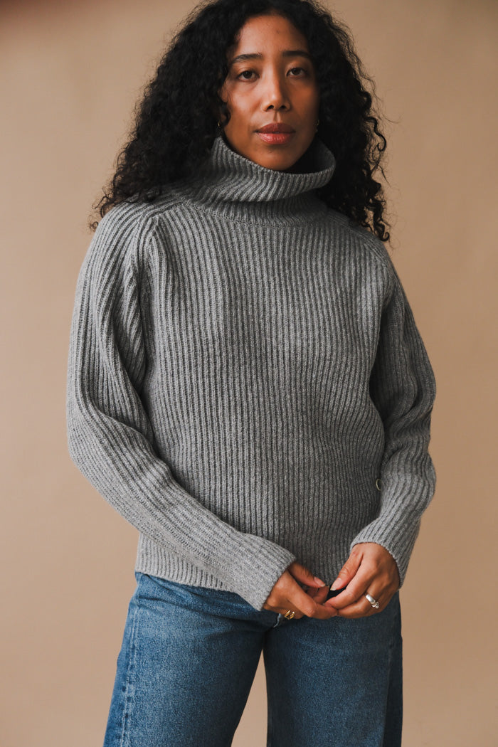 UNISEX RIBBED TURTLE NECK SWEATER