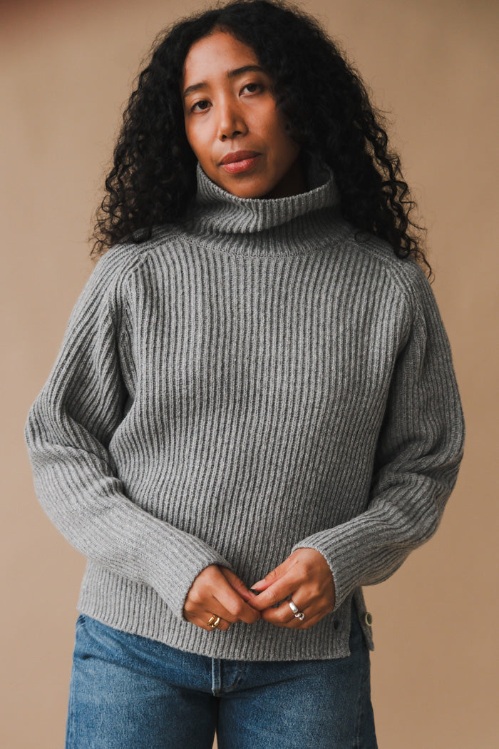 UNISEX RIBBED TURTLE NECK SWEATER