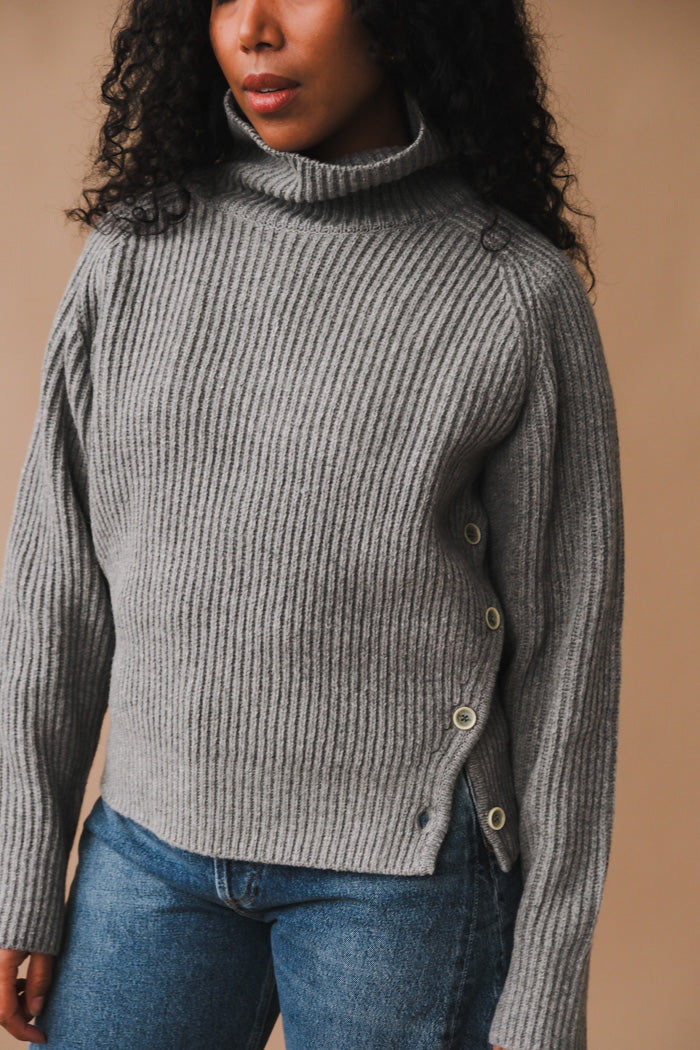 UNISEX RIBBED TURTLE NECK SWEATER