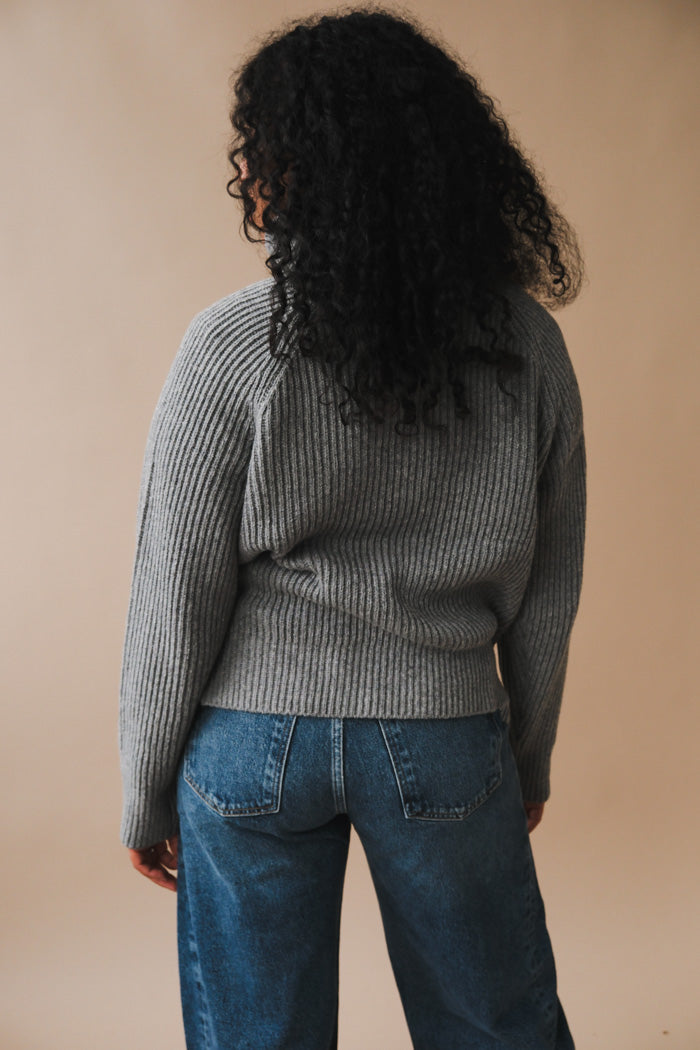 UNISEX RIBBED TURTLE NECK SWEATER