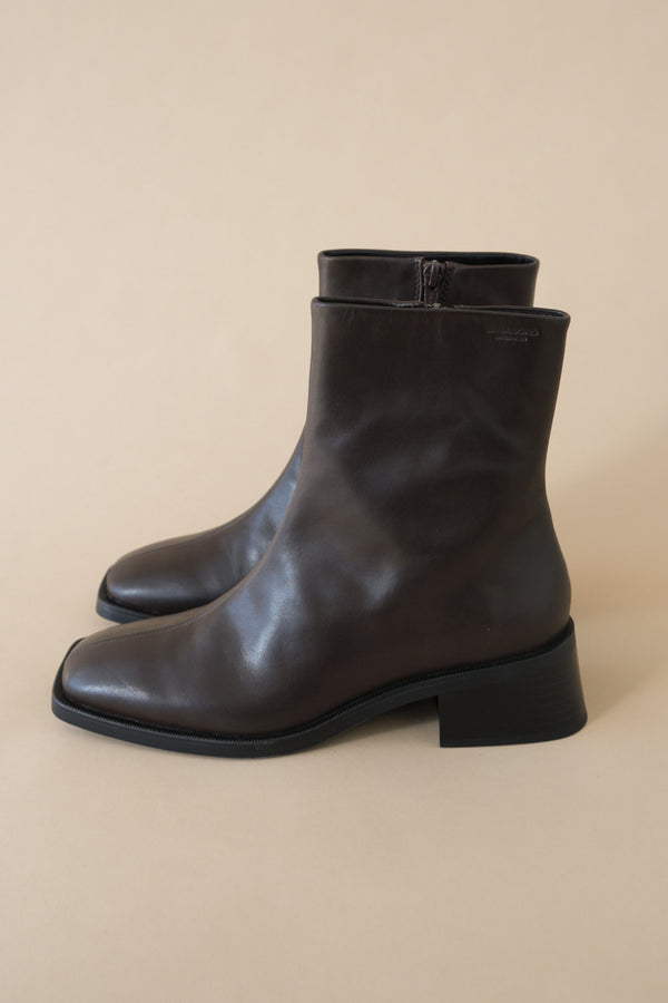 Vagabond Blanca square toe boots smooth black leather | Pipe and