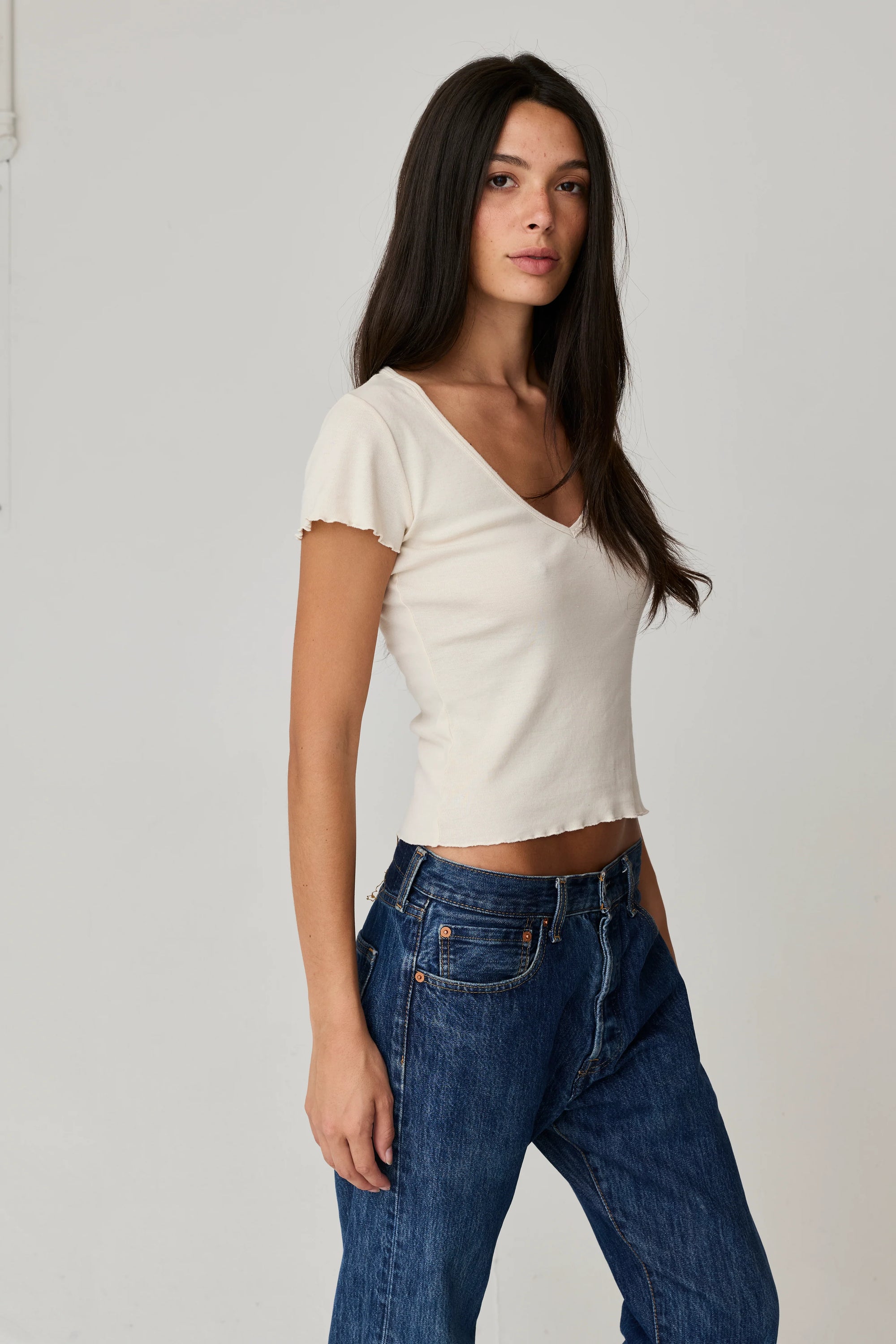 VICKI V-NECK TEE