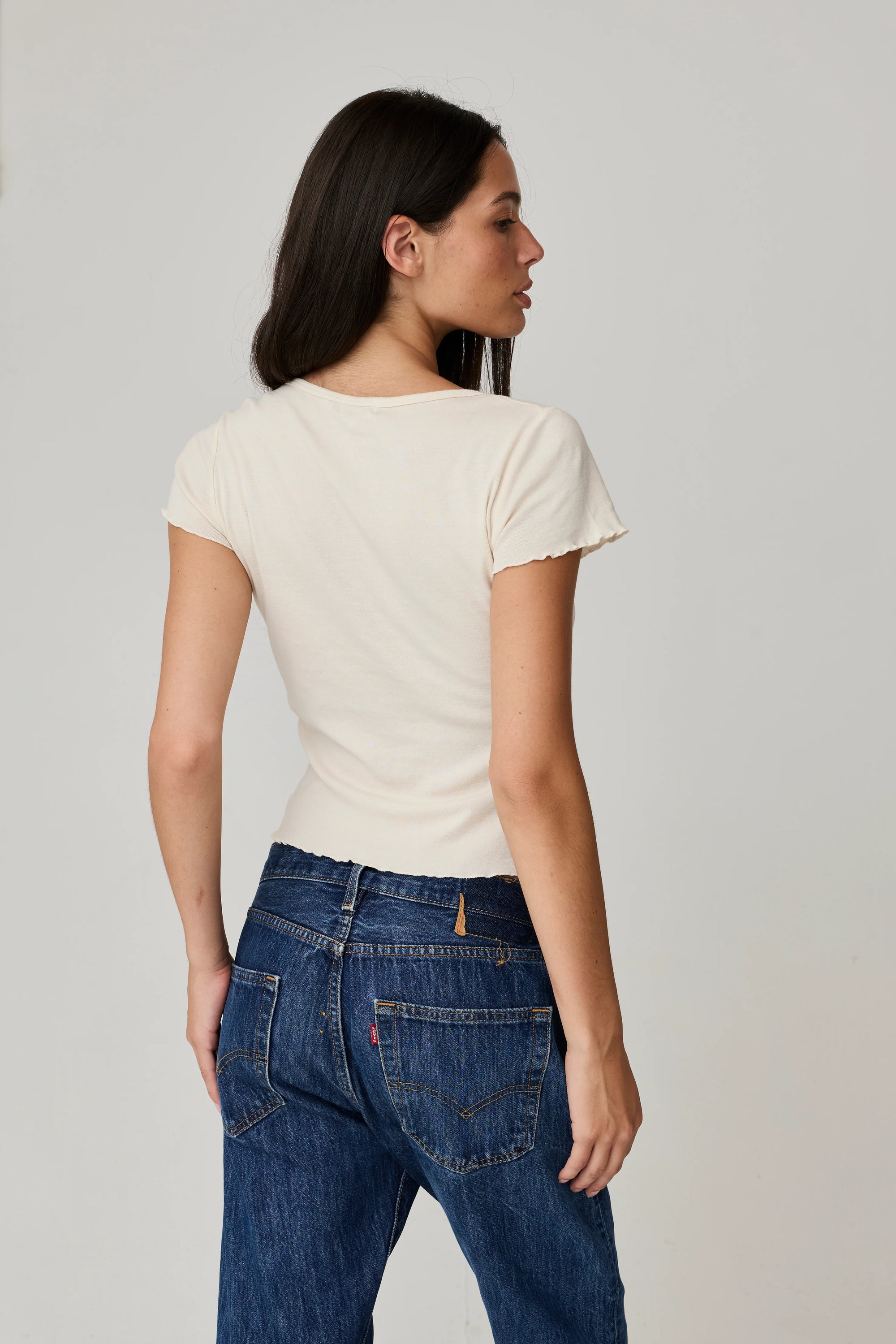 VICKI V-NECK TEE