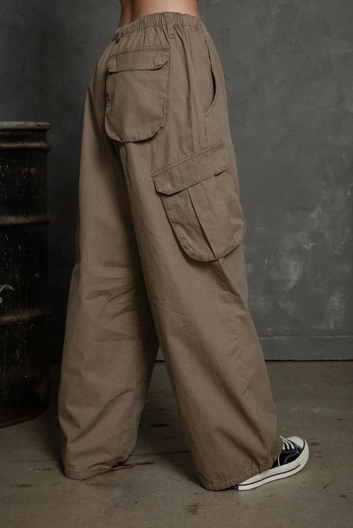 Elwood Freight baggy cargo pant parachute mocha brown | Pipe and Row