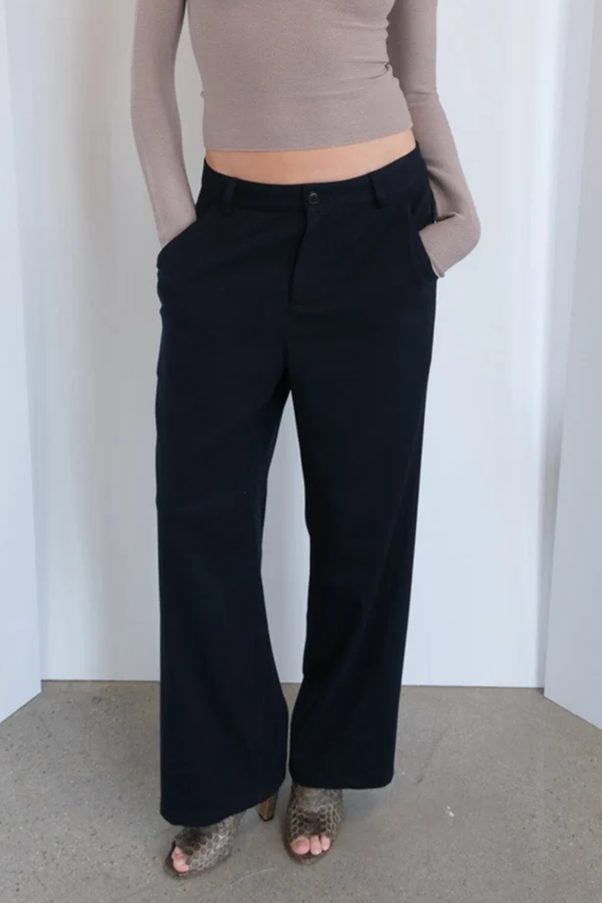 Geel Andy wide leg medium to heavy trouser black | PIpe and Row