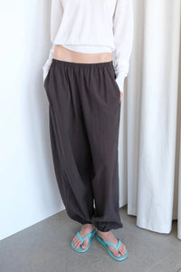 Geel Eliot wide leg jogger style pants tapered elastic cinched grey gloom | Pipe and row Seattle