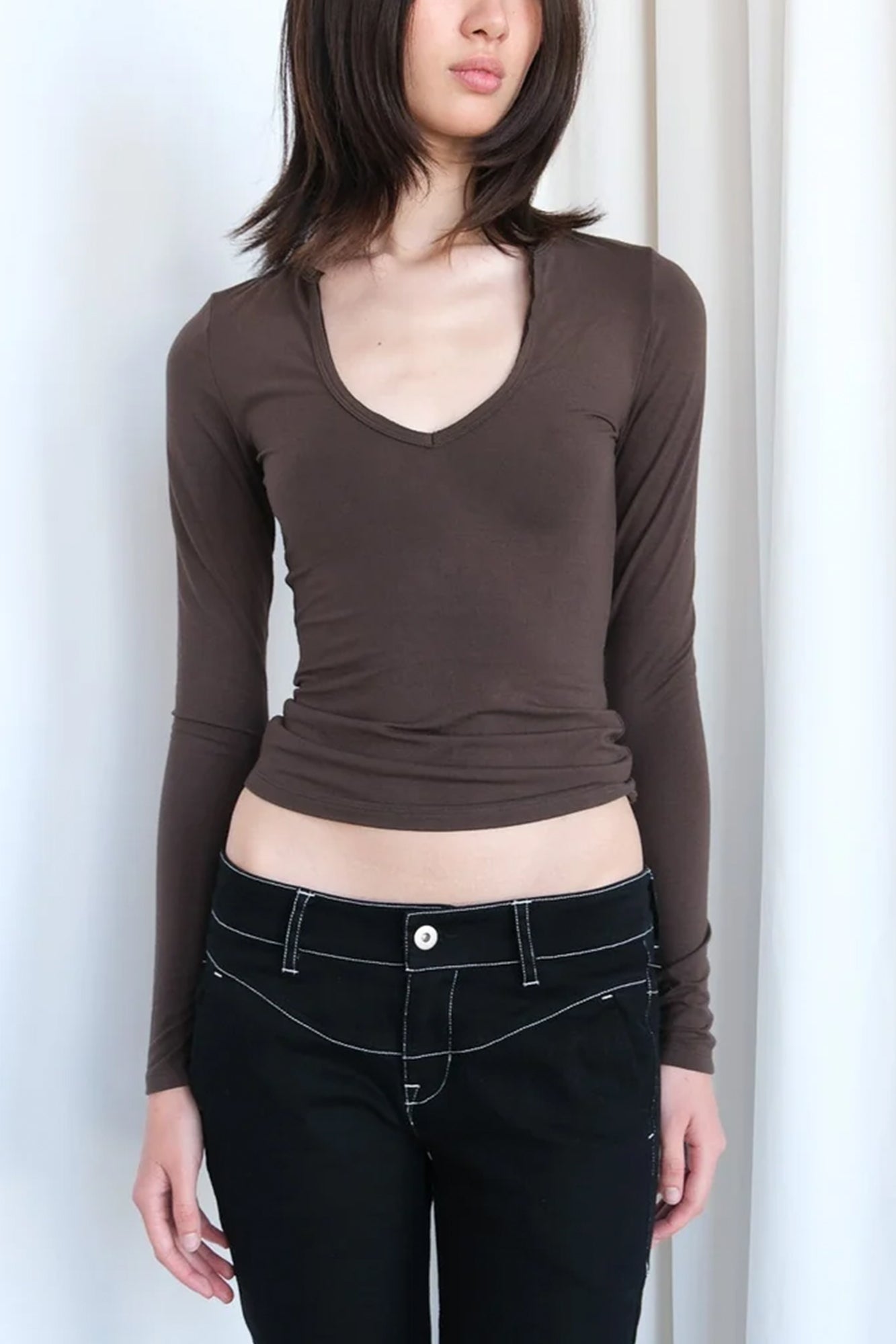 Geel Jolene fitted v-neck long sleeve top in ash brown | Pipe and Row