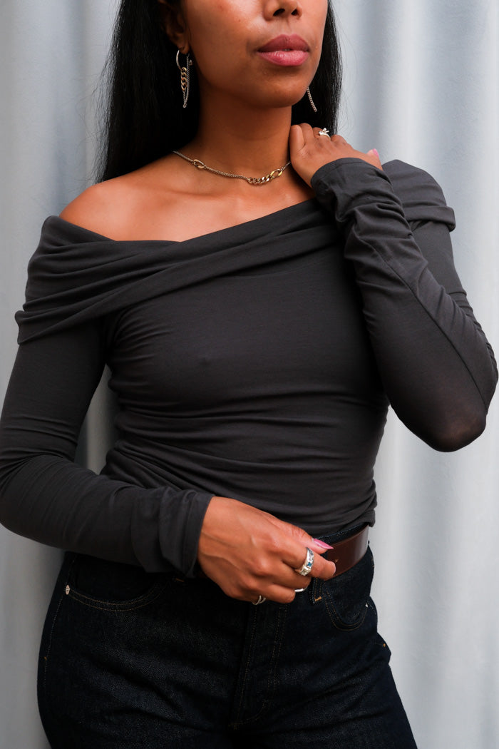 Geel fitted, off the shoulder Laura long sleeve top gloom grey PIPE AND ROW