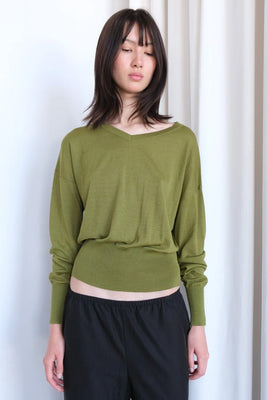  Geel lightweight billowed Andrea v-neck moss green PIPE AND ROW