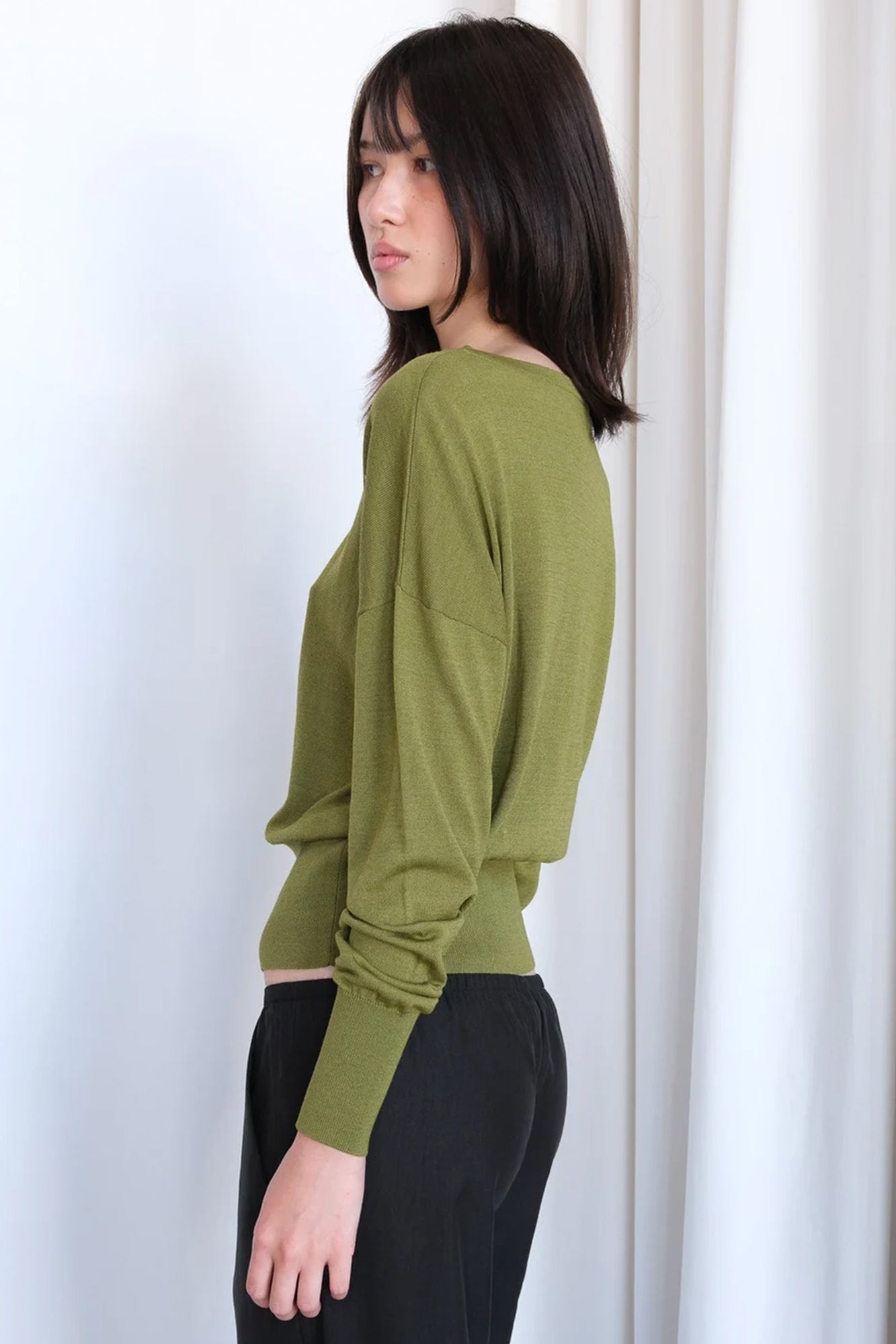 Geel lightweight billowed Andrea v-neck moss green PIPE AND ROW