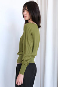 Geel lightweight billowed Andrea v-neck moss green PIPE AND ROW
