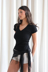 Geel slimming fit v-neck Kono tee twisted shoulder black PIPE AND ROW