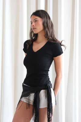 Geel slimming fit v-neck Kono tee twisted shoulder black PIPE AND ROW