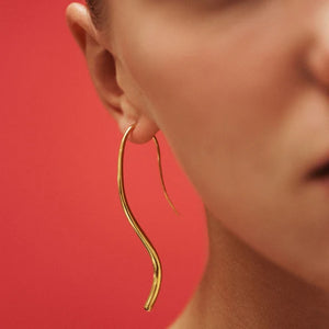 Heaven Mayhem Lenora drop sleek fluid Earrings gold | Pipe and Row