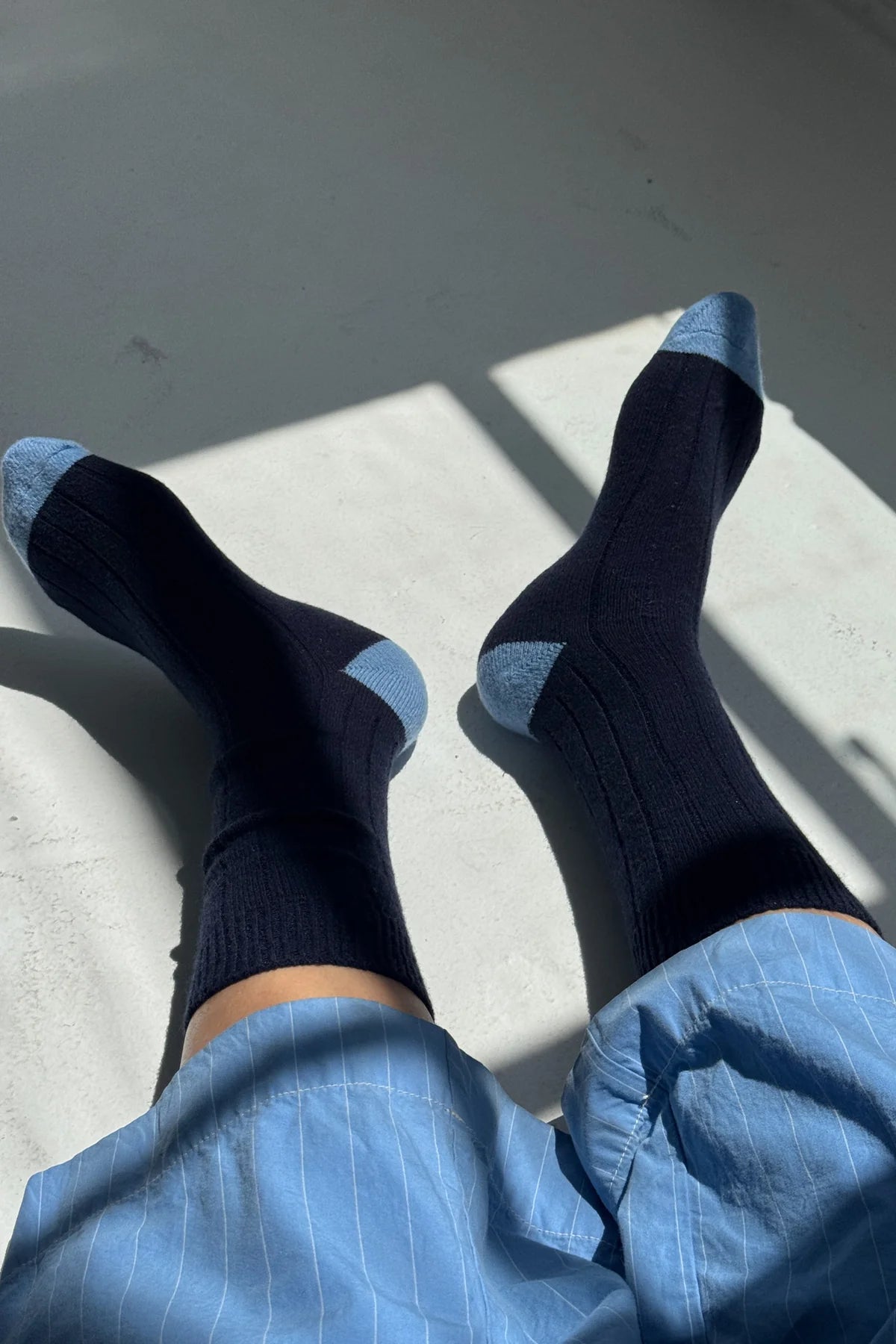 EXTENDED CASHMERE CLASSIC SOCKS NAVY