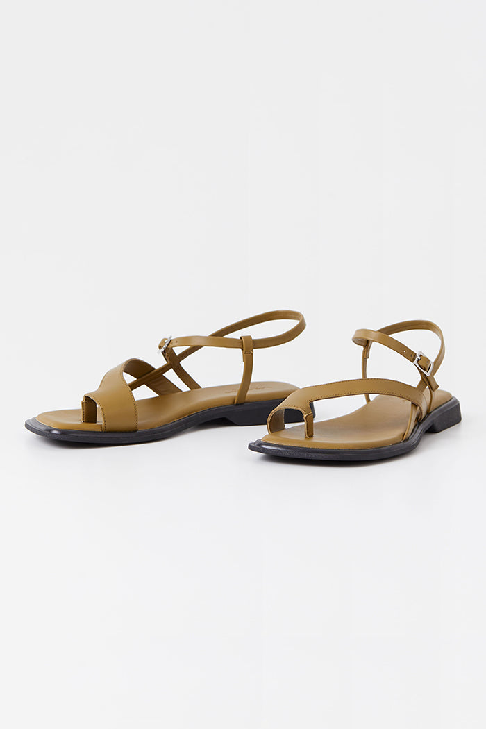 Vagabond Izzy strappy sandal amber green leather | PIPE AND ROW Seattle