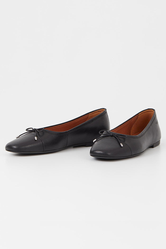 Vagabond Jolin round toe ballet flat black leather decorative bow | Pipe and Row