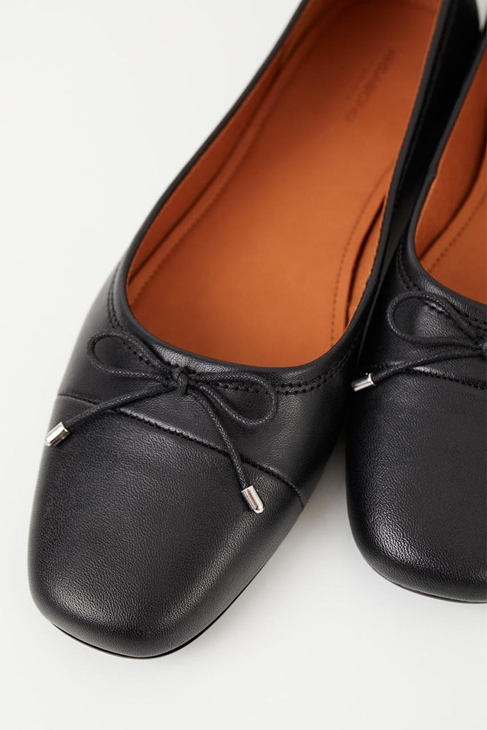 Vagabond Jolin round toe ballet flat black leather decorative bow | Pipe and Row