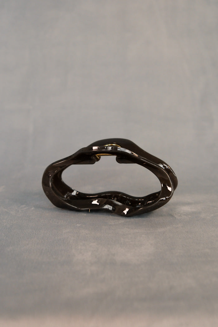 Large open oval hair claw in solid black PIPE AND ROW