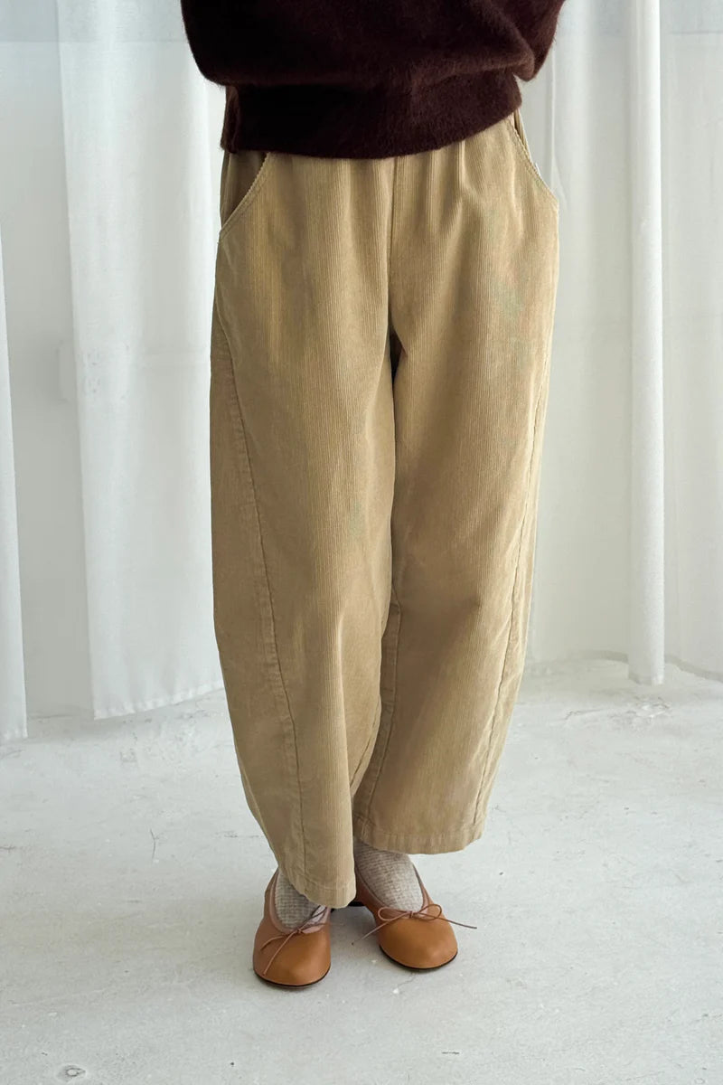 Le Bon Shoppe balloon curved Arc pants tan beige khaki corduroy | Pipe and Row Seattle