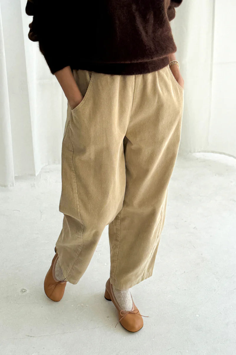 Le Bon Shoppe balloon curved Arc pants tan khaki corduroy | Pipe and Row