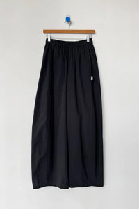 Le Bon Shoppe parachute pant flowy black poplin lightweight elastic waist | Pipe and Row Seattle boutique