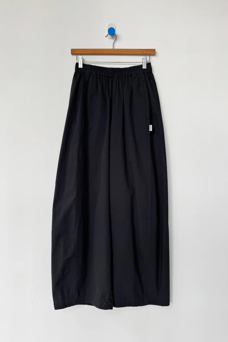 Le Bon Shoppe parachute pant flowy black poplin lightweight elastic waist | Pipe and Row Seattle boutique