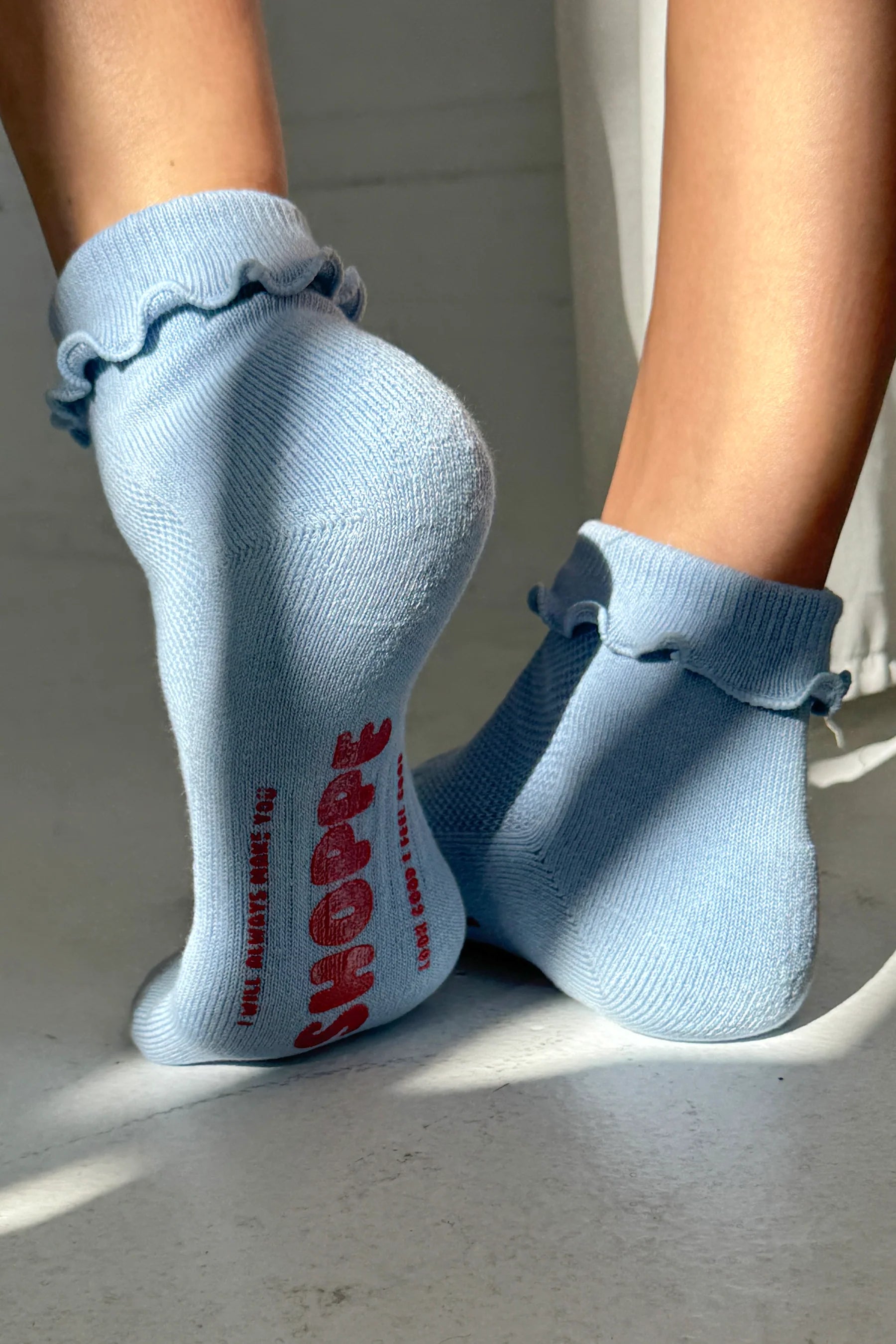 Le Bon Shoppe ruffled hugger crew sock periwinkle blue | Pipe and Row
