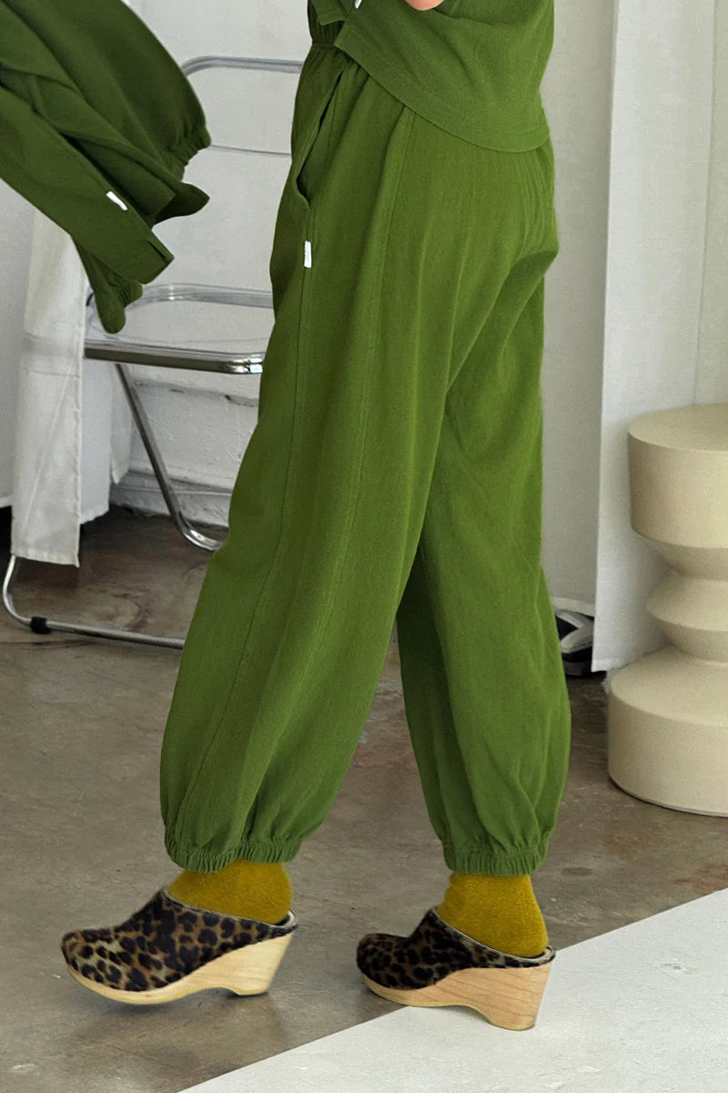 Le Bon Shoppe sweat balloon pants collard green | Pipe and Row Seattle Fremont Boutique