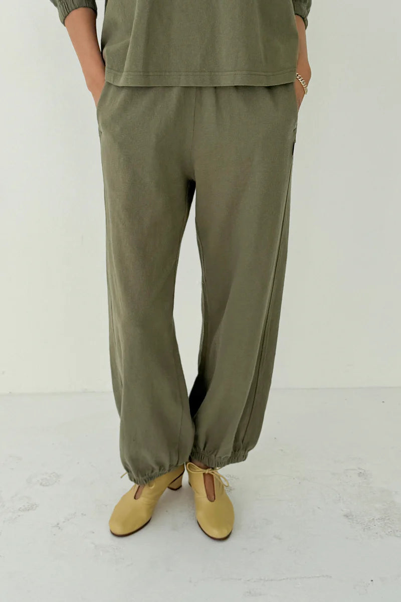 Le Bon Shoppe sweat balloon pants olive herb | Pipe and Row Seattle Fremont Boutique