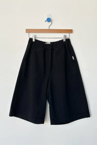 Le Bon shop Liam bermuda long loose shorts black canvas | Pipe and Row