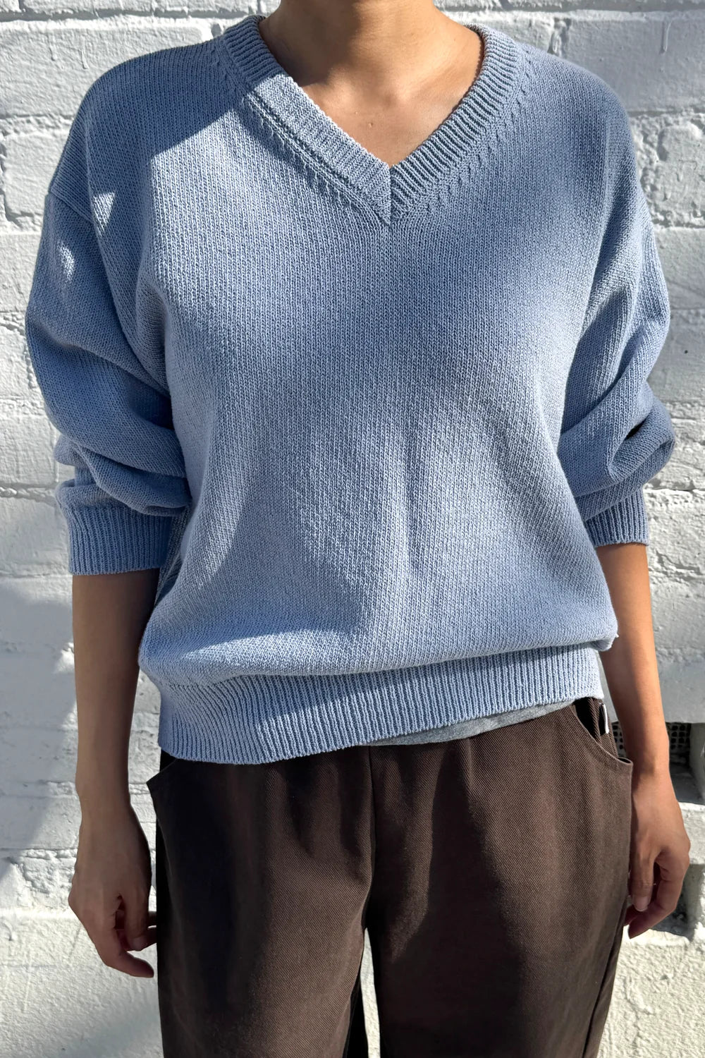 Le bon Abby cotton V-neck sweater cornflower dusty blue | Pipe and Row