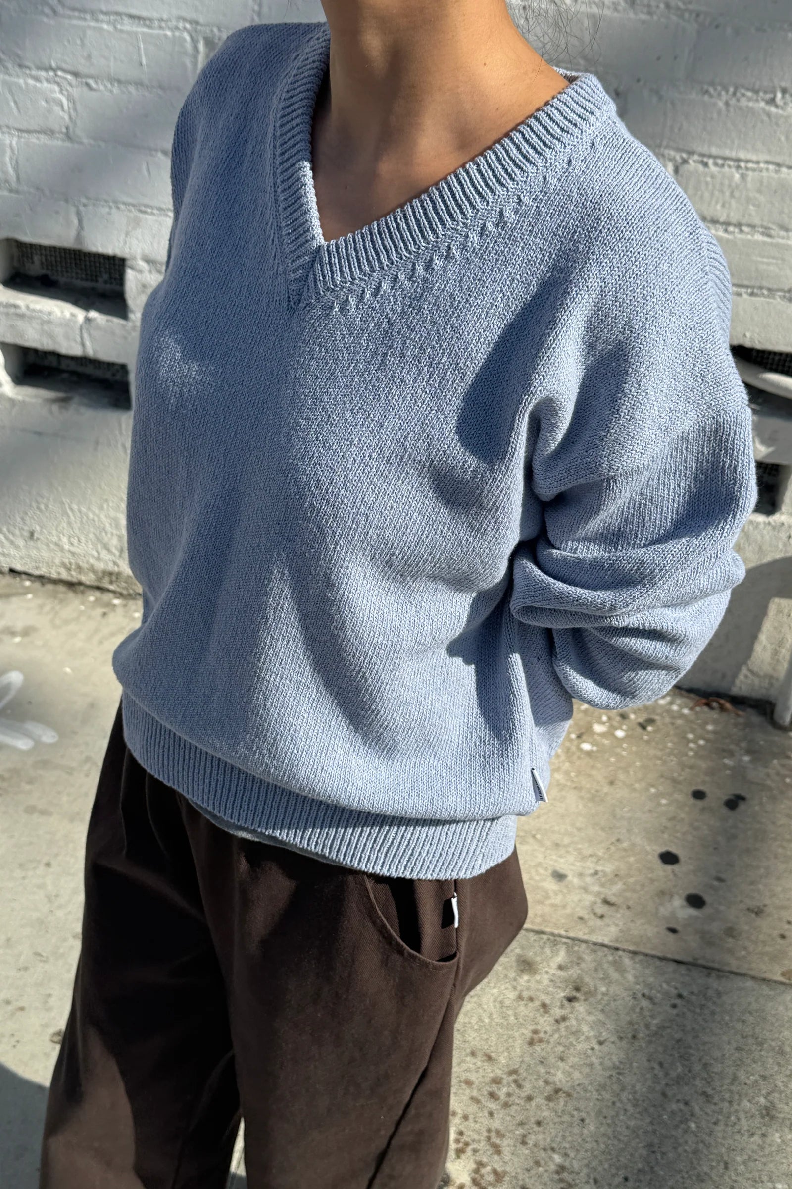 Le bon Abby cotton V-neck sweater cornflower dusty blue | Pipe and Row