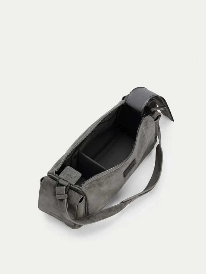 CAPTURE MEDIUM SLING BAG