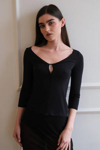 Geel three-quartes sleeve keyhole plunge top black PIPE AND ROW