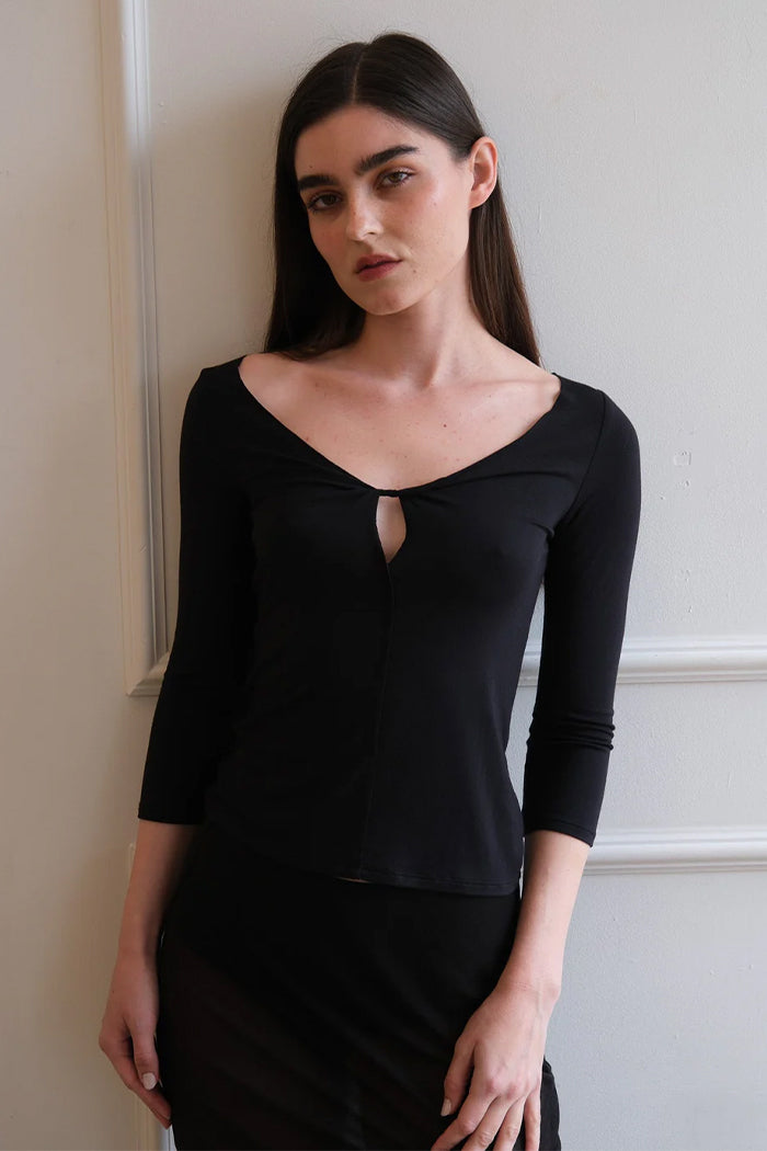 Geel three-quartes sleeve keyhole plunge top black PIPE AND ROW