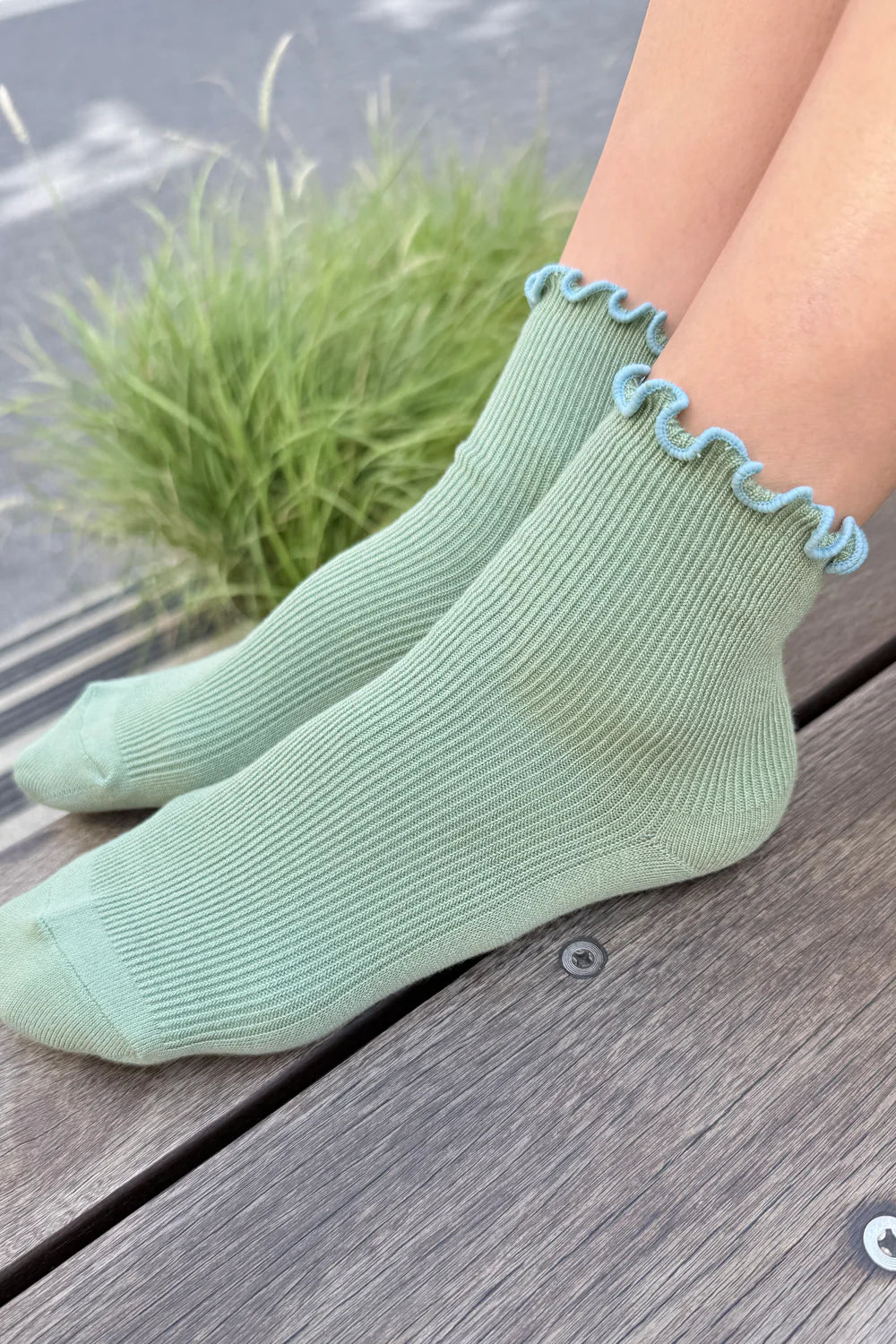 PETITE RUFFLED MODAL SOCKS