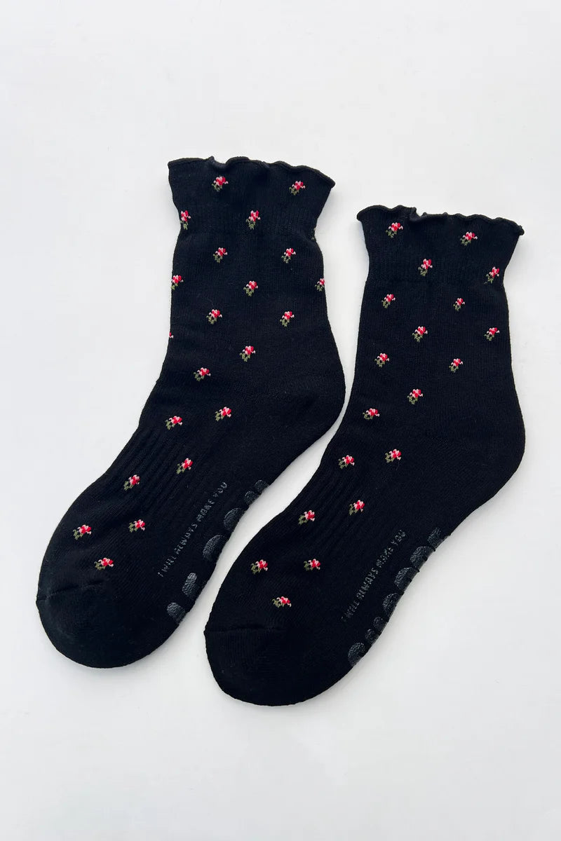 PETAL RUFFLED HUGGER CREW SOCKS