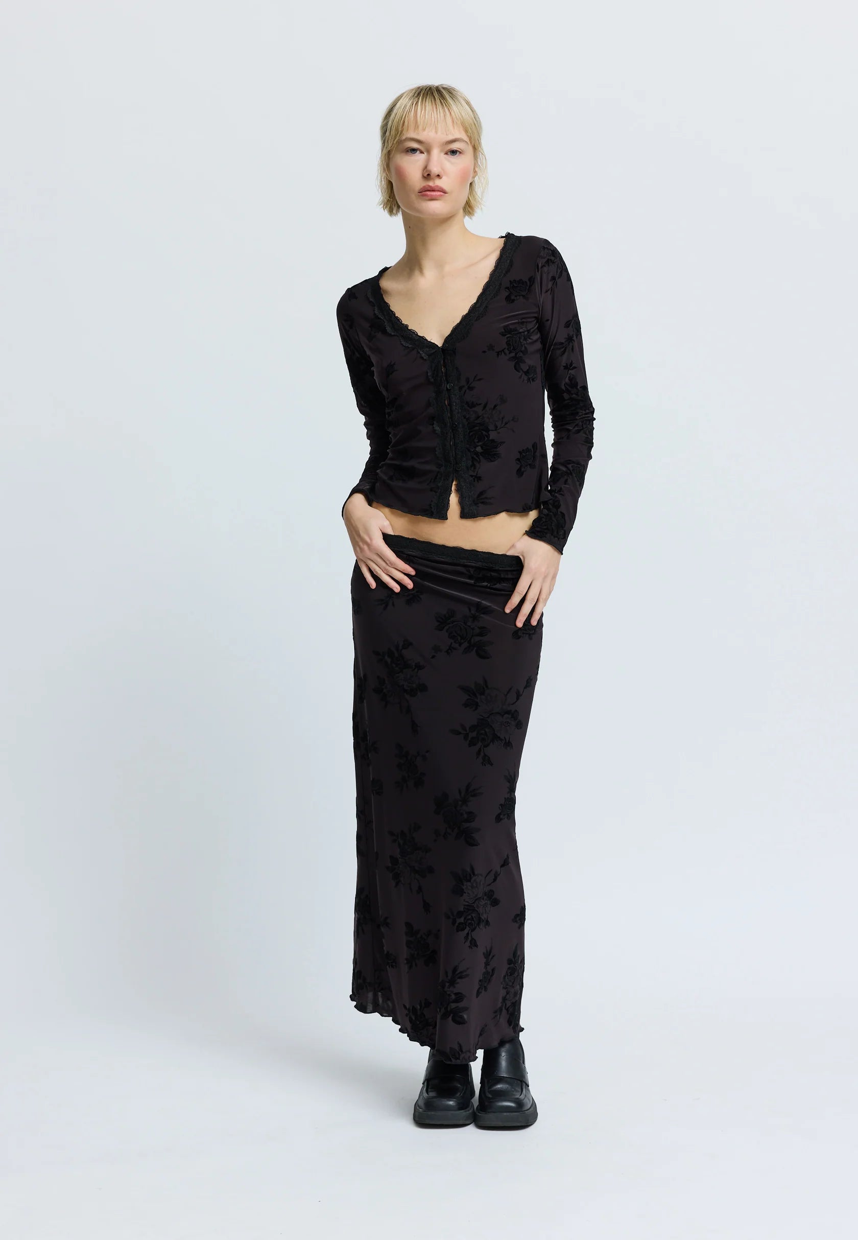 Resume Holly fitted blouse v-neck cardigan floral twilight print | PIPE AND ROW Seattle