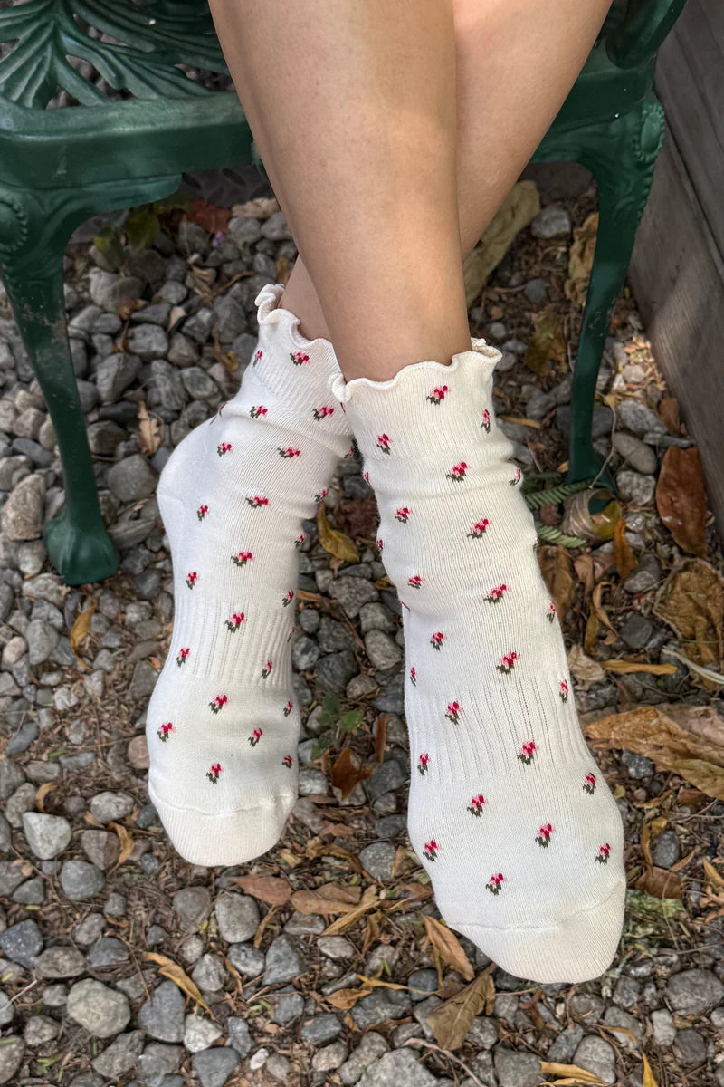 PETAL RUFFLED HUGGER CREW SOCKS