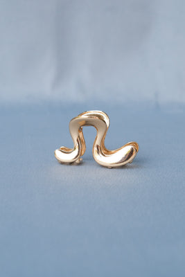 Small wavy gold metal hair claw. PIPE AND ROW