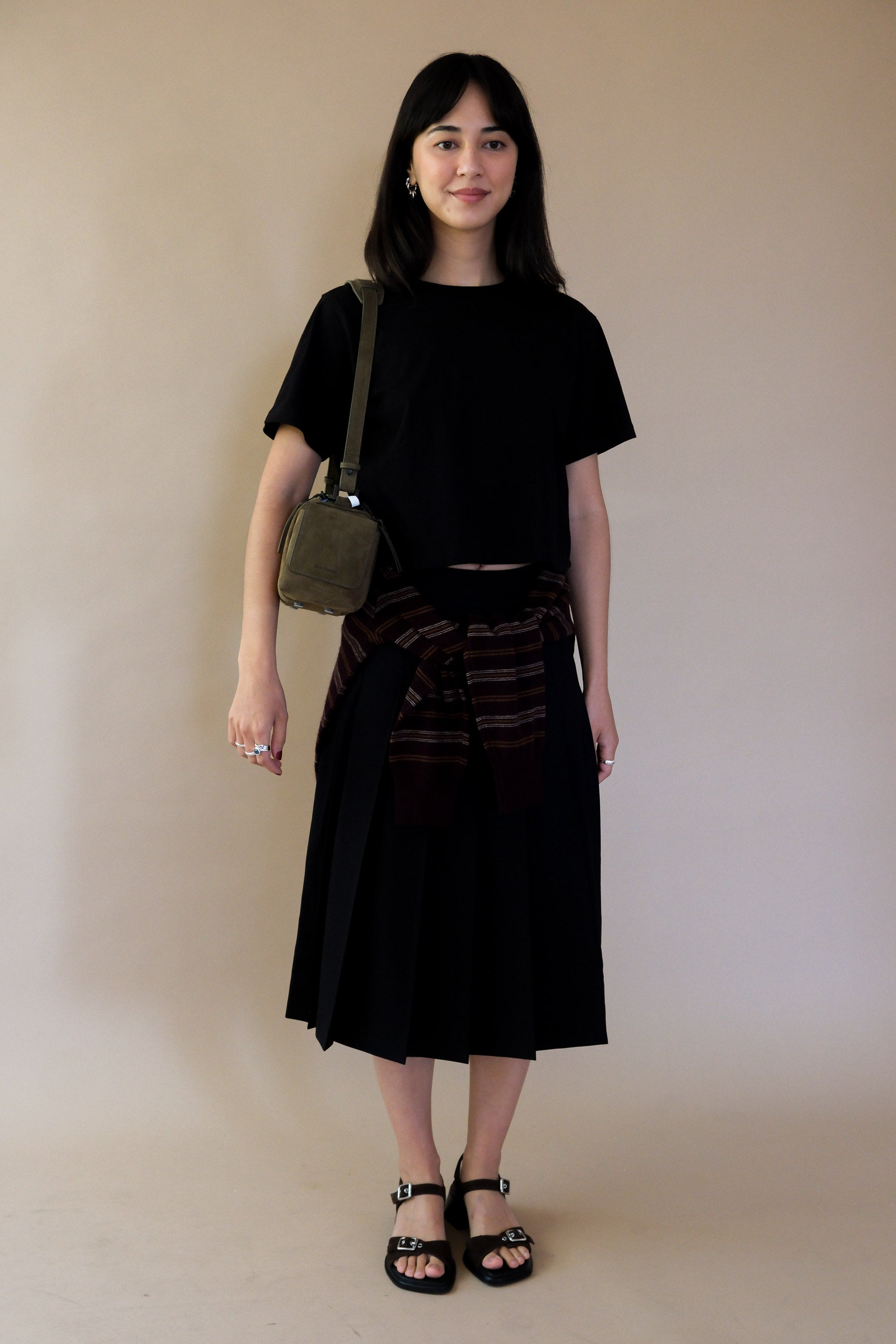 Soldout.NYC classic cut oversized cropped perfect tee shirt black crewneck. Pipe and row