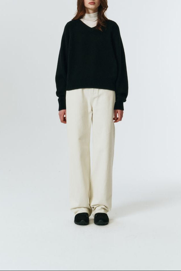 UNISEX SOFT VOLUME V-NECK SWEATER