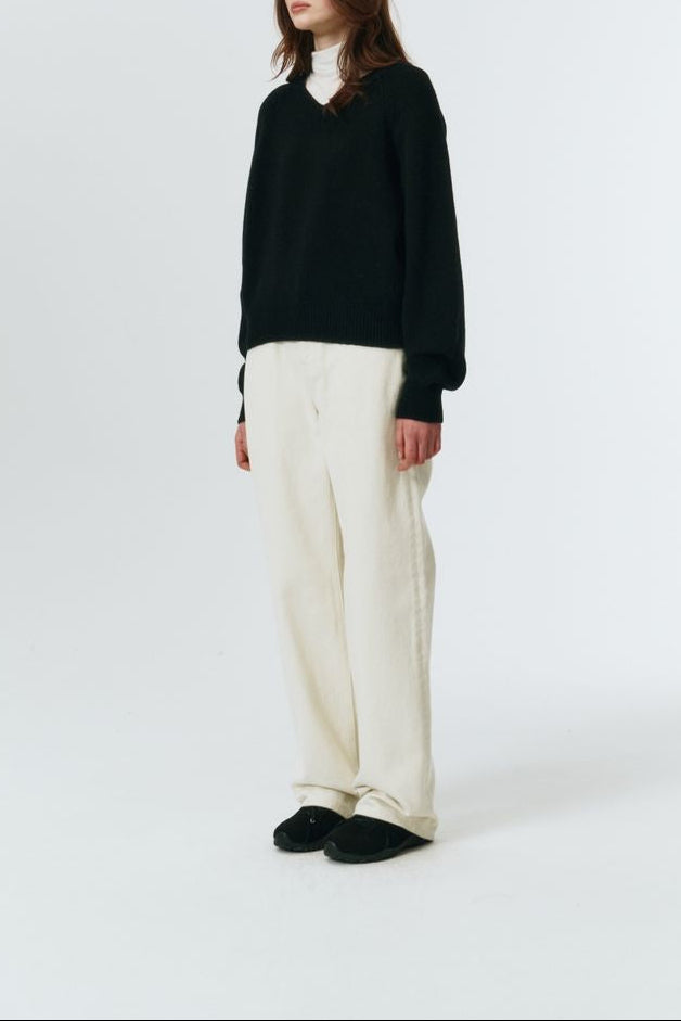 UNISEX SOFT VOLUME V-NECK SWEATER