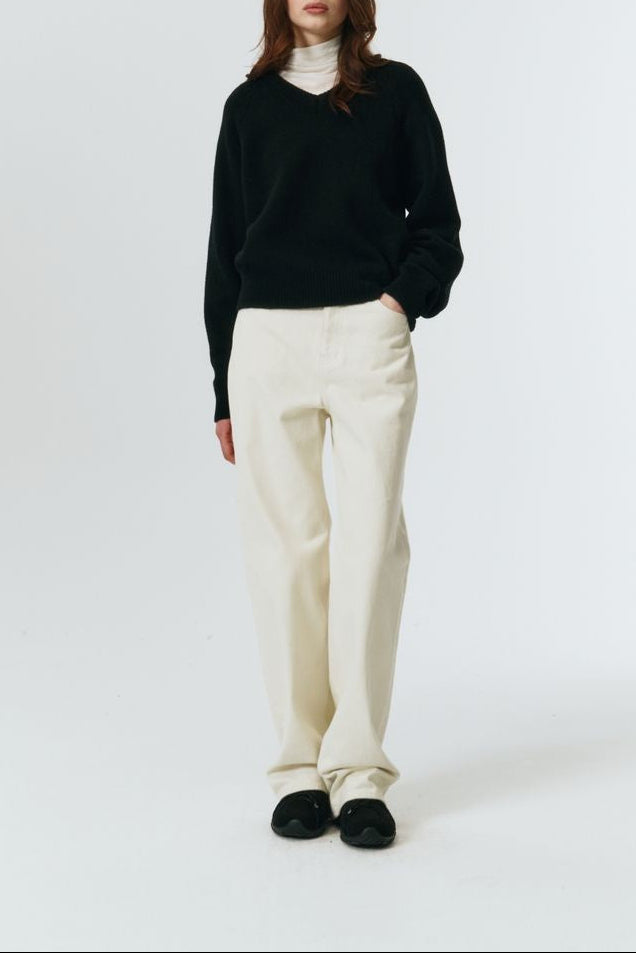 UNISEX SOFT VOLUME V-NECK SWEATER