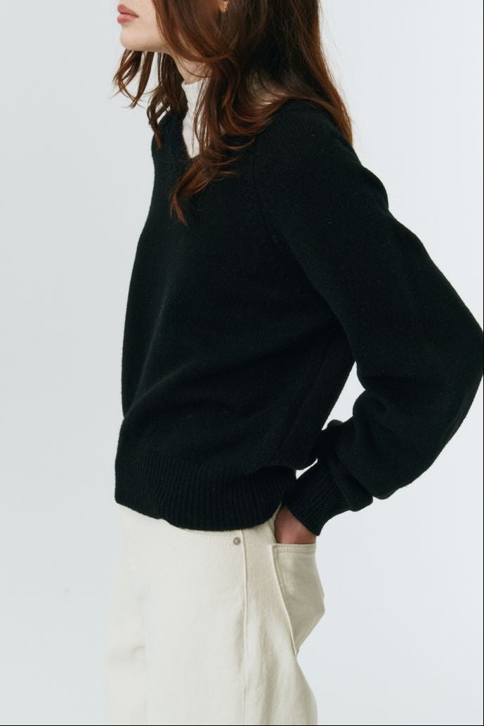 UNISEX SOFT VOLUME V-NECK SWEATER
