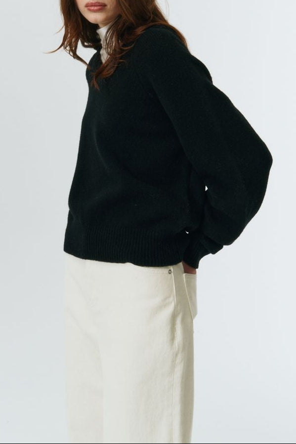 UNISEX SOFT VOLUME V-NECK SWEATER