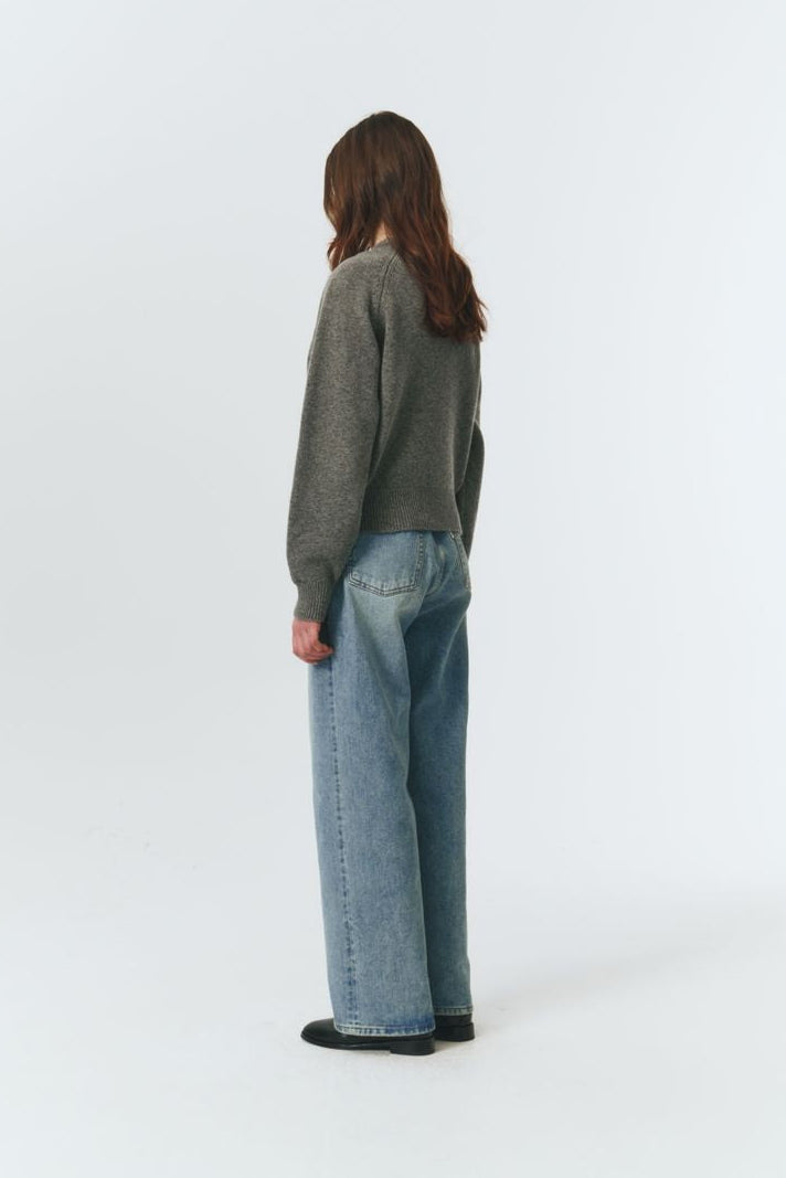 UNISEX SOFT VOLUME V-NECK SWEATER