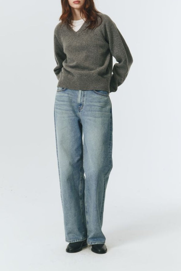 UNISEX SOFT VOLUME V-NECK SWEATER