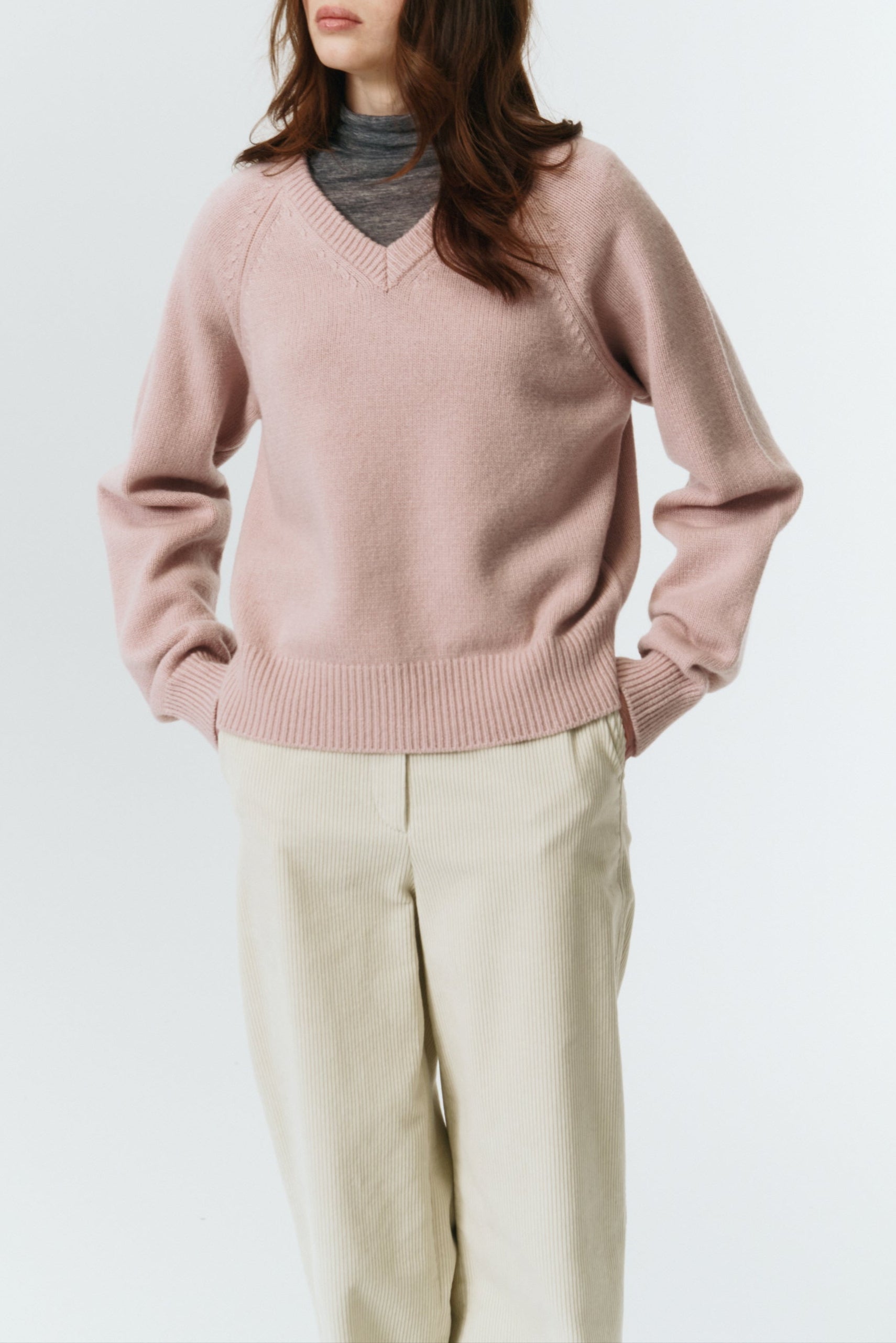 UNISEX SOFT VOLUME V-NECK SWEATER